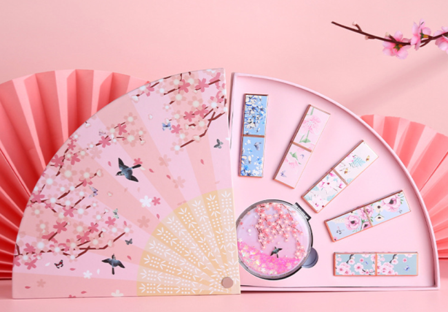 Fan-Shaped Gift Box Packaging