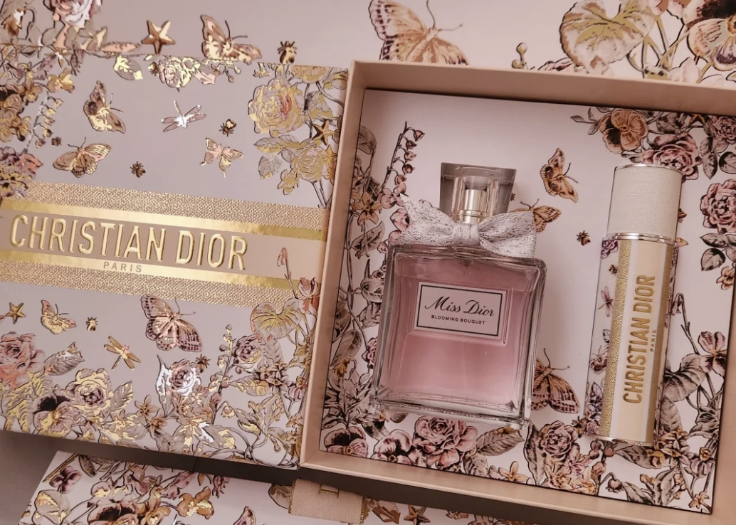 Ideias de design para caixas de presente de perfume para as festas de fim de ano e vendas no varejo.