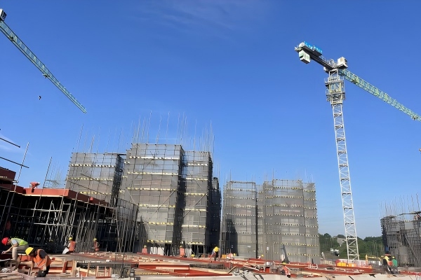 Full-Cycle Application Case: Yunmaotong Scaffolding & Steel Prop Solutions for Middle East Large-Scale Commercial Complex