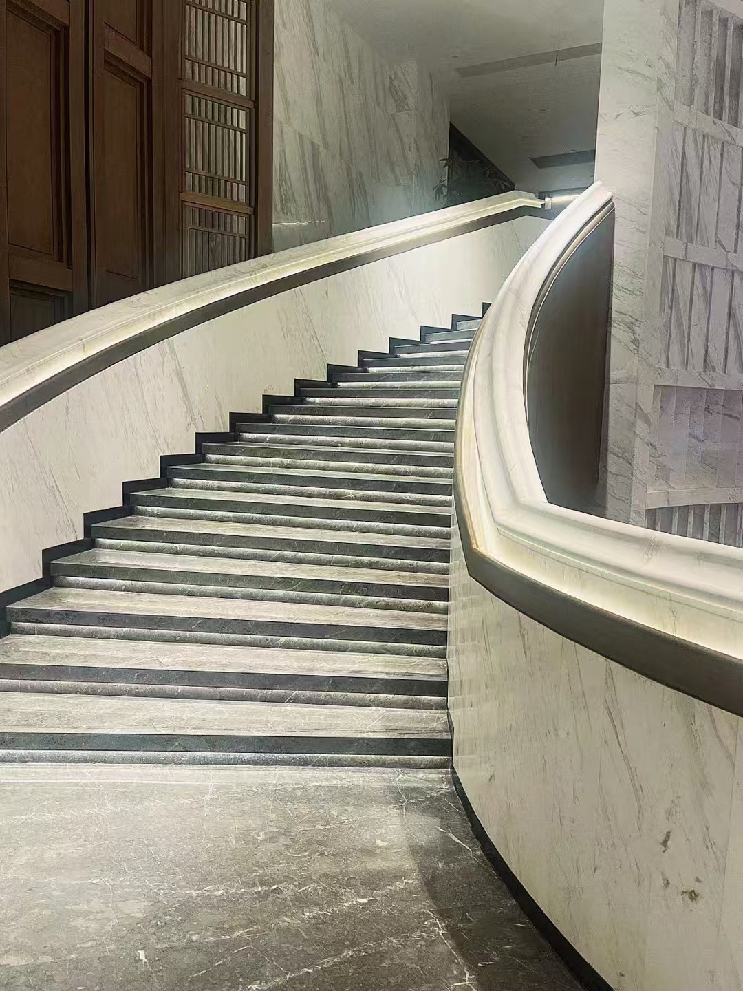 Shanghai Huhua Hotel Spiral Stairs