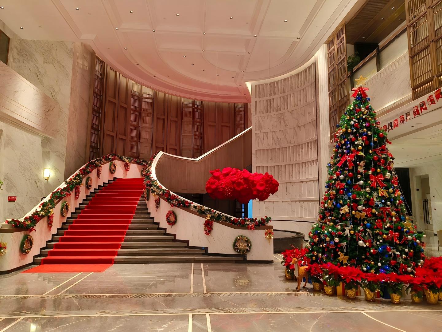 Shanghai Huhua Hotel Spiral Stairs