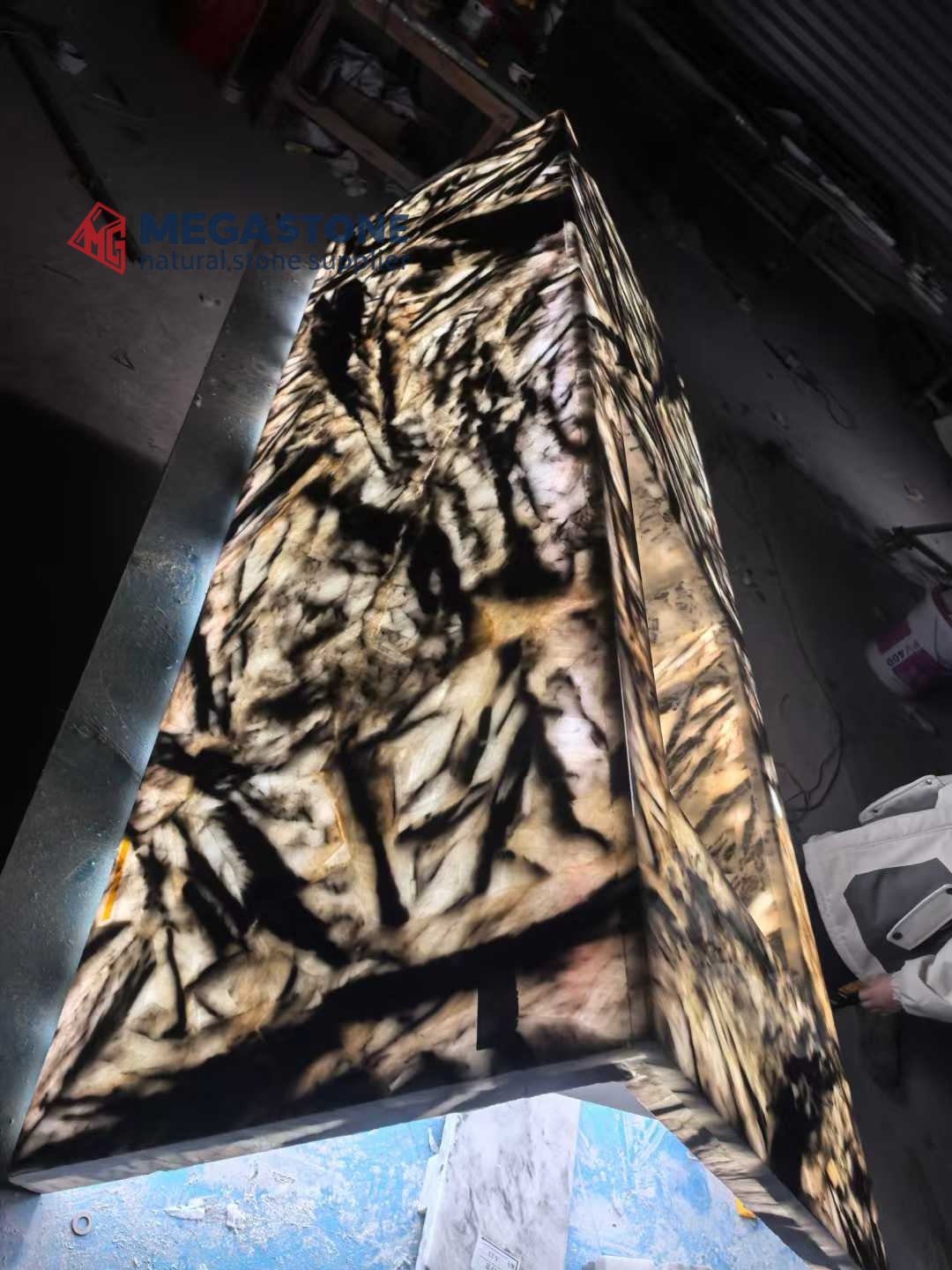 Factory Direct Brazil Snow Mountain Granite Backlit Composite Panels for Hotel and Villa Projects