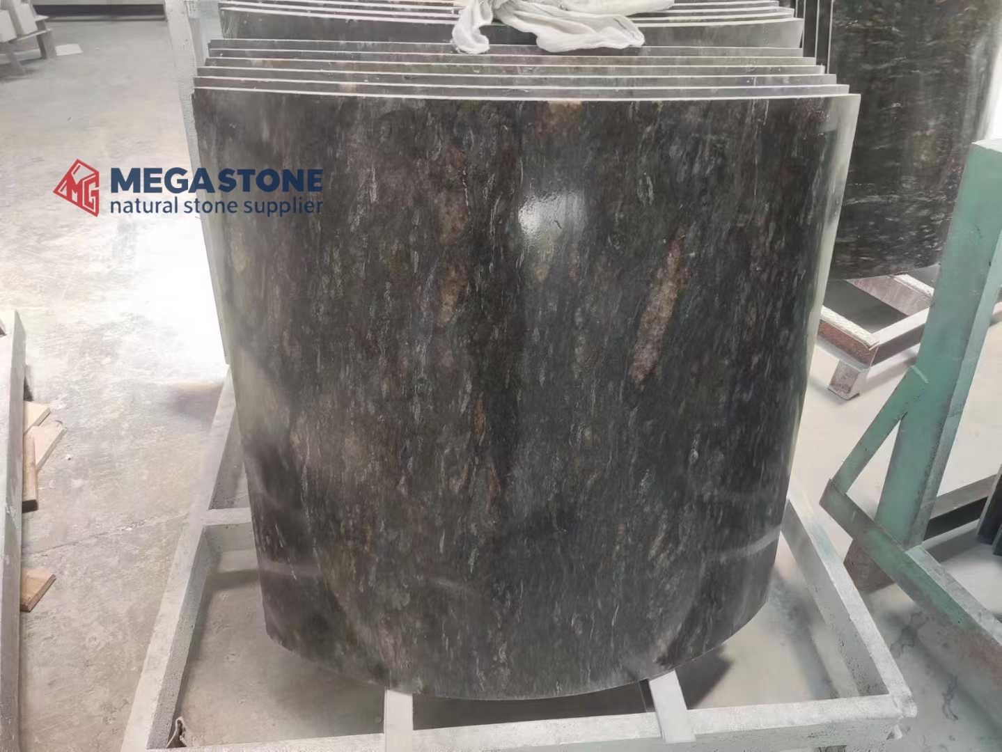 Metalicus Granite Polished Curved Cladding Panel for Column or Wall