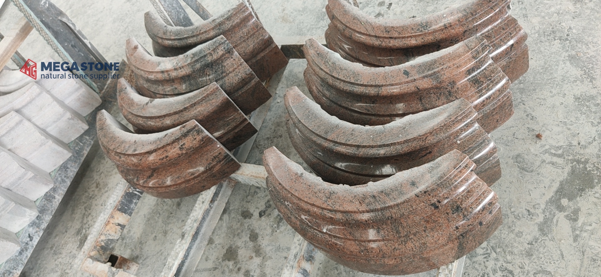 Multicolor Red Hollow Column Curved Granite Panels