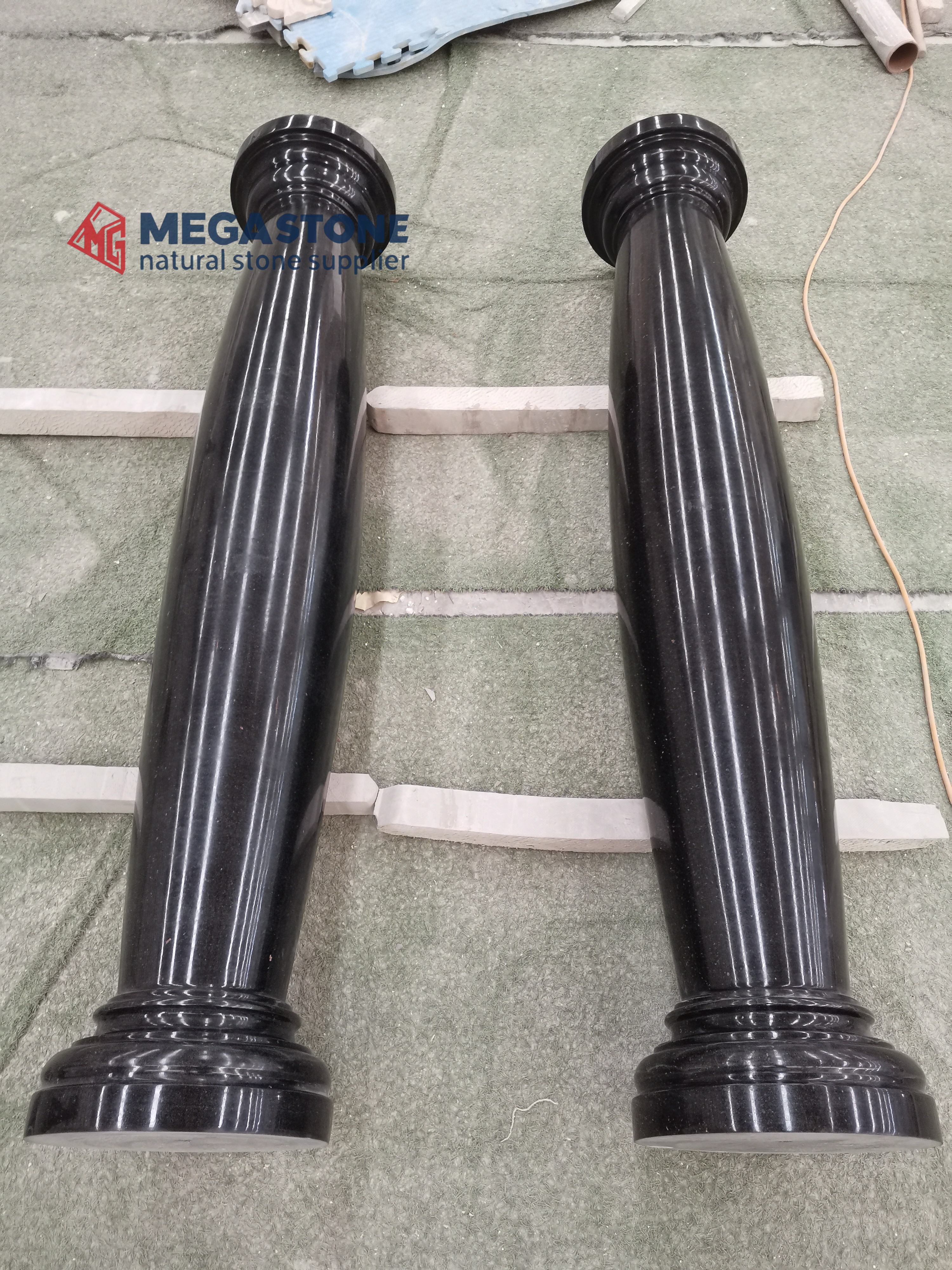 Black Galaxy Granite Solid Vase Shaped Solid Column with Capital and Base for Villa Decoration