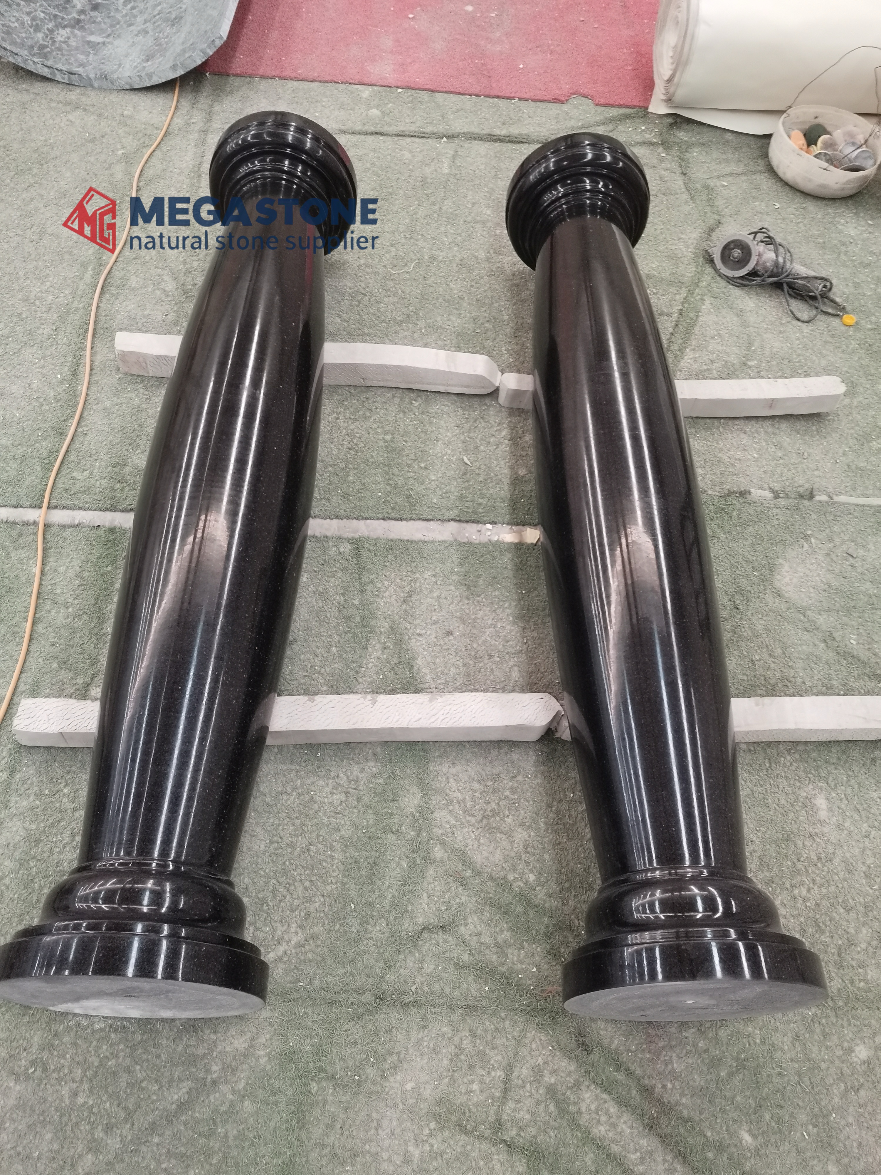 Black Galaxy Granite Solid Vase Shaped Solid Column with Capital and Base for Villa Decoration