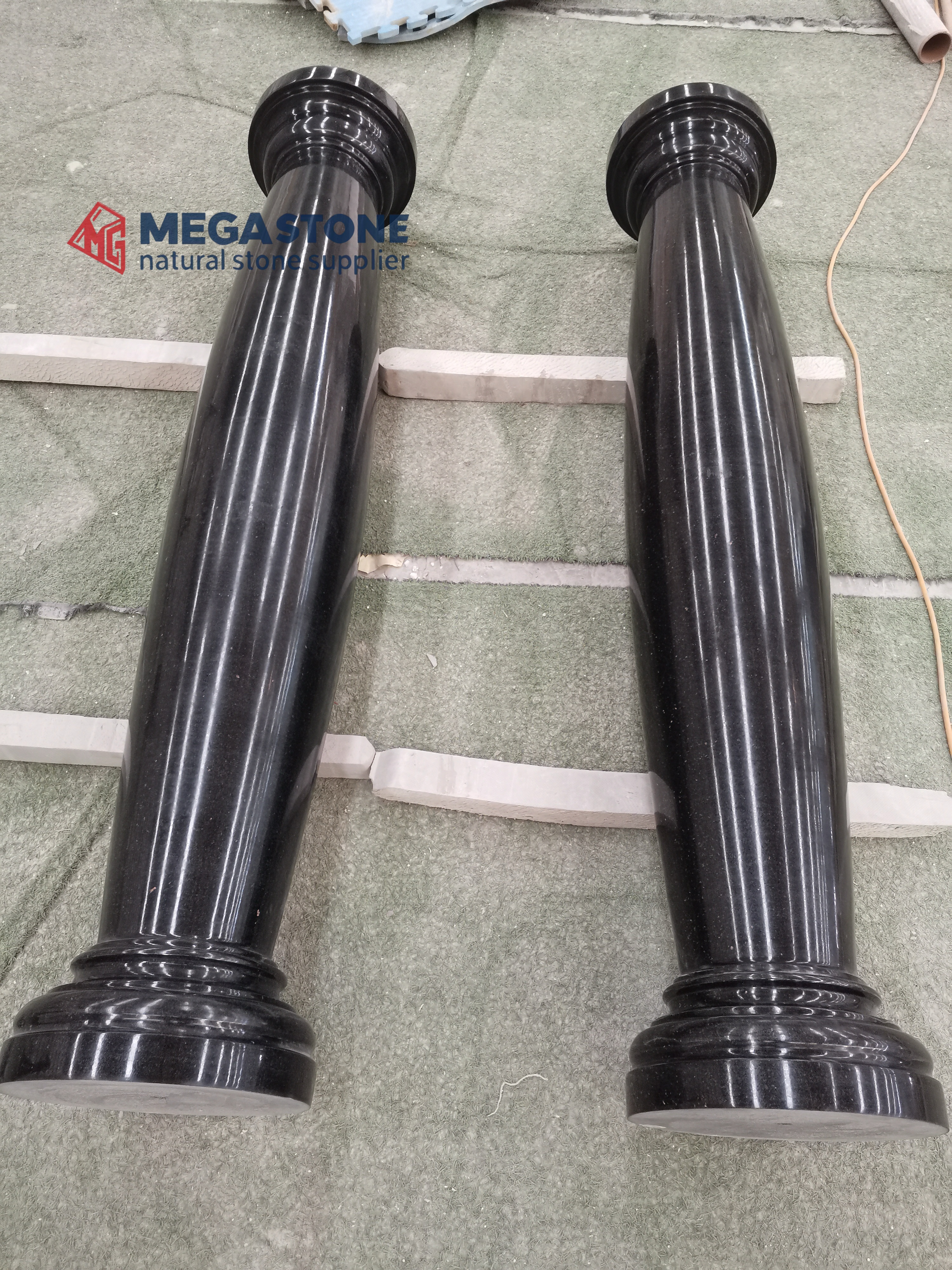 Black Galaxy Granite Solid Vase Shaped Solid Column with Capital and Base for Villa Decoration
