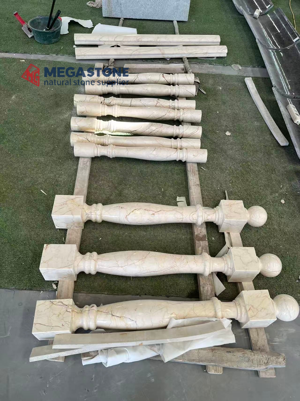 Sofitel Gold Marble Balustrade with Fluted Balusters for Villa Stairs and Balcony