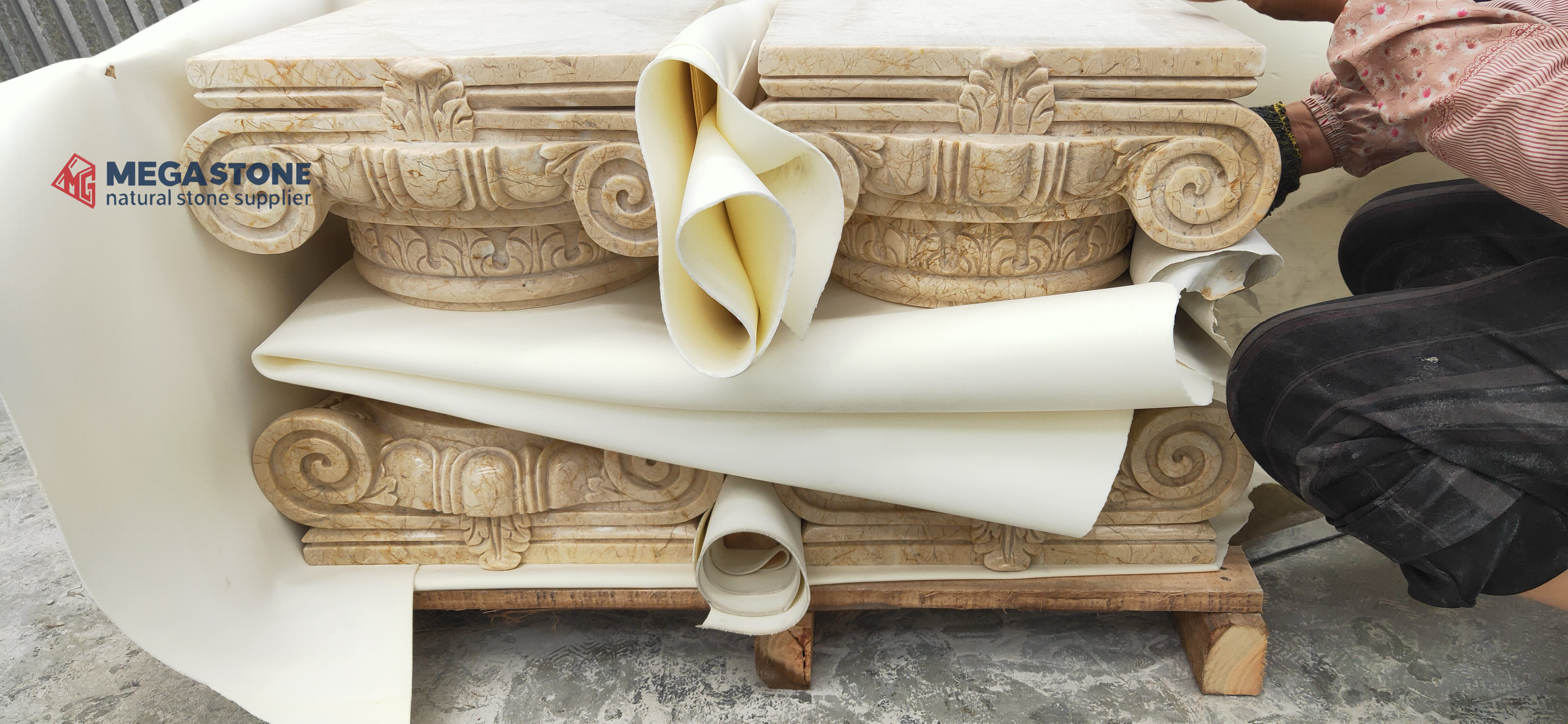 Turkish Elite Beige Marbe Royal Golden Leaf Marble Hand Carved Ionic Column Capital with Fluted Column Shaft