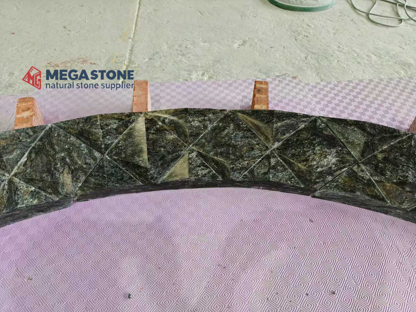 Metalicus Granite Curved Water Feature with Diamond‑Shaped Facet Carvings S Shape Cascading Fountain for Landscape Project