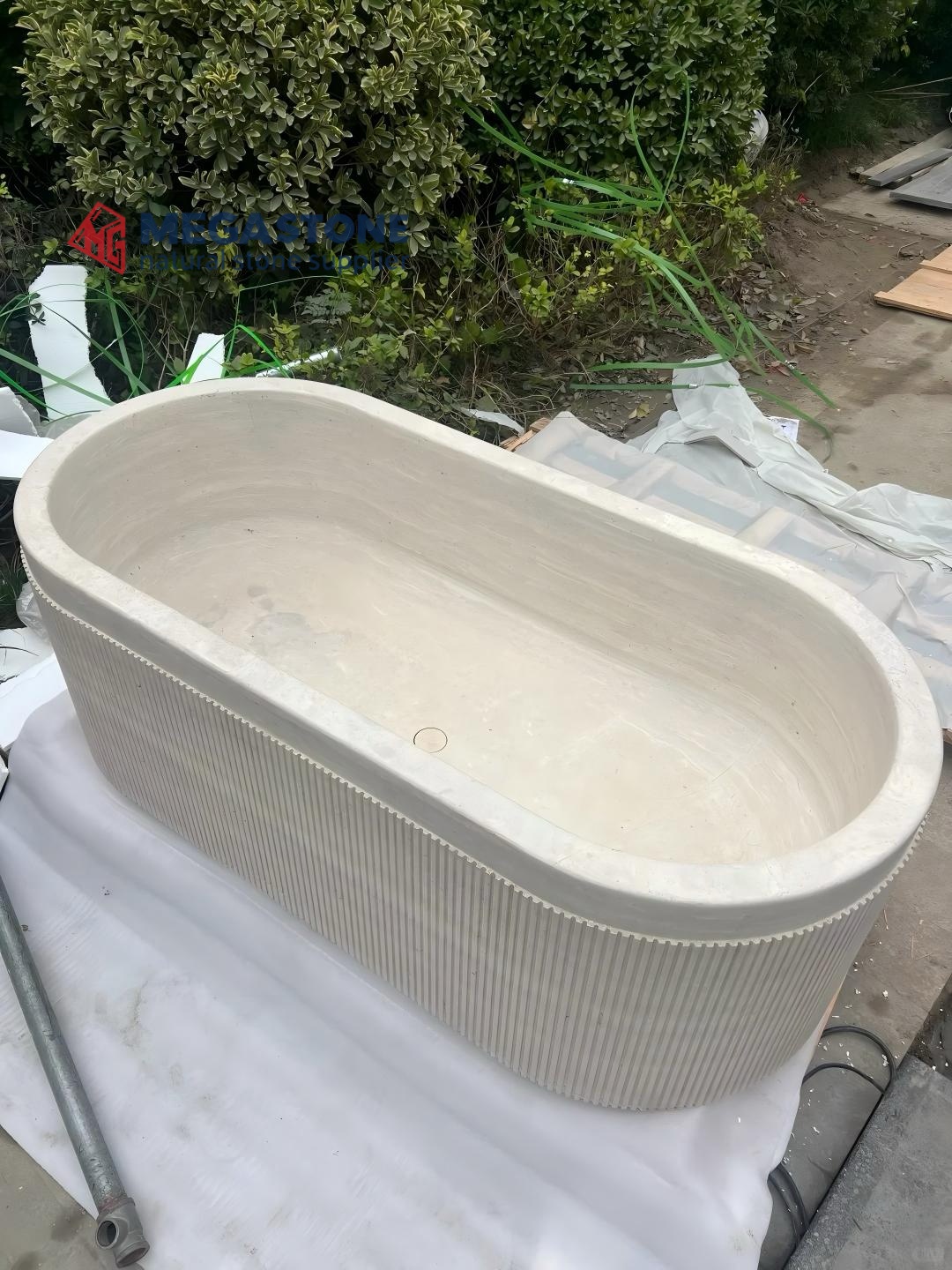 Ginko Wooden Vein Marble Bathtub