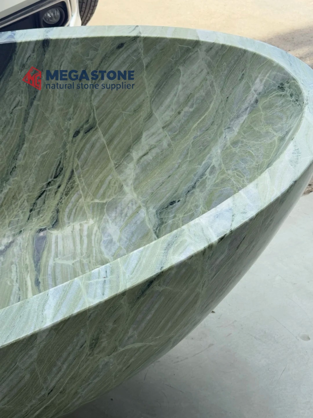 Shangri-La Emerald Marble Bathtub