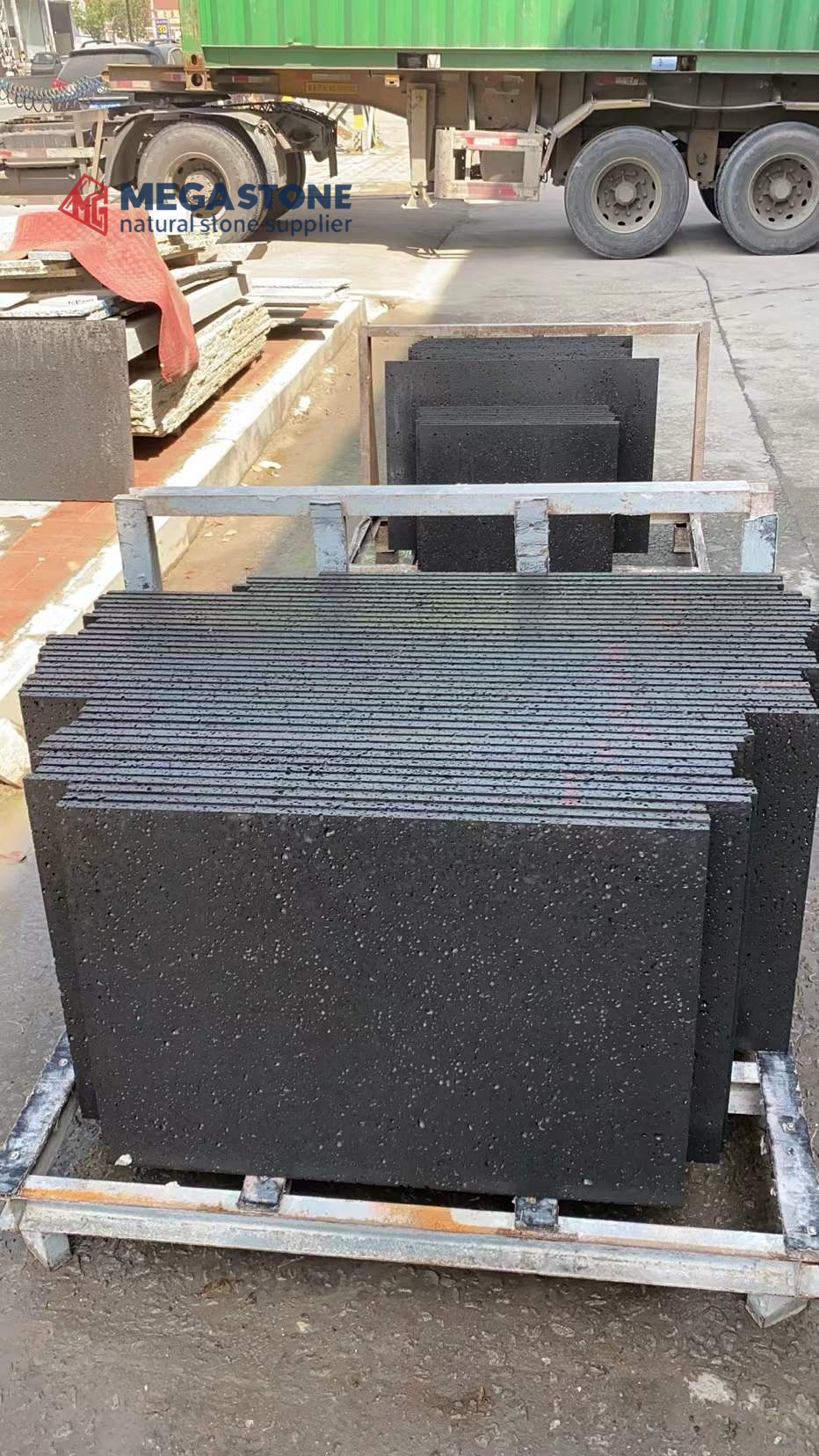 China Volcanic Stone Grey Lava Stone Tiles Grey Basalt Tiles