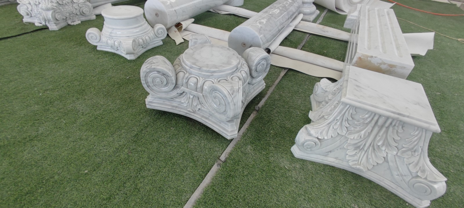 Carved Solid Round Marble Column Manufacturer