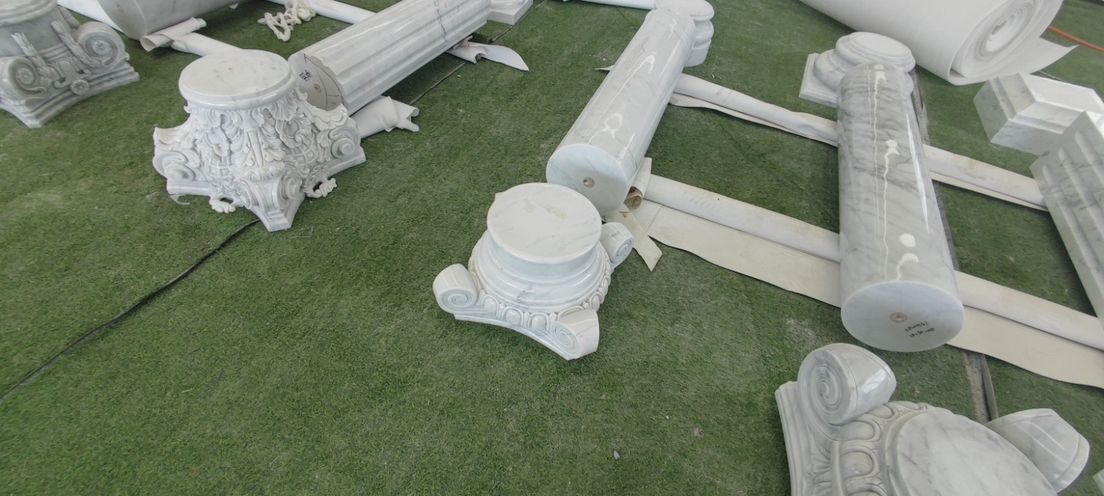 Crema Uno Beige Marble Column Factory Price