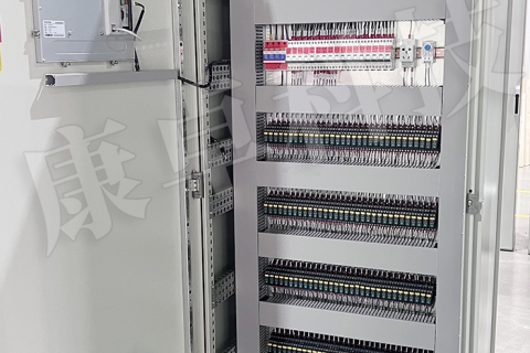 Kangzhuo potenzia la produzione di birra intelligente con armadi di controllo PLC personalizzati.