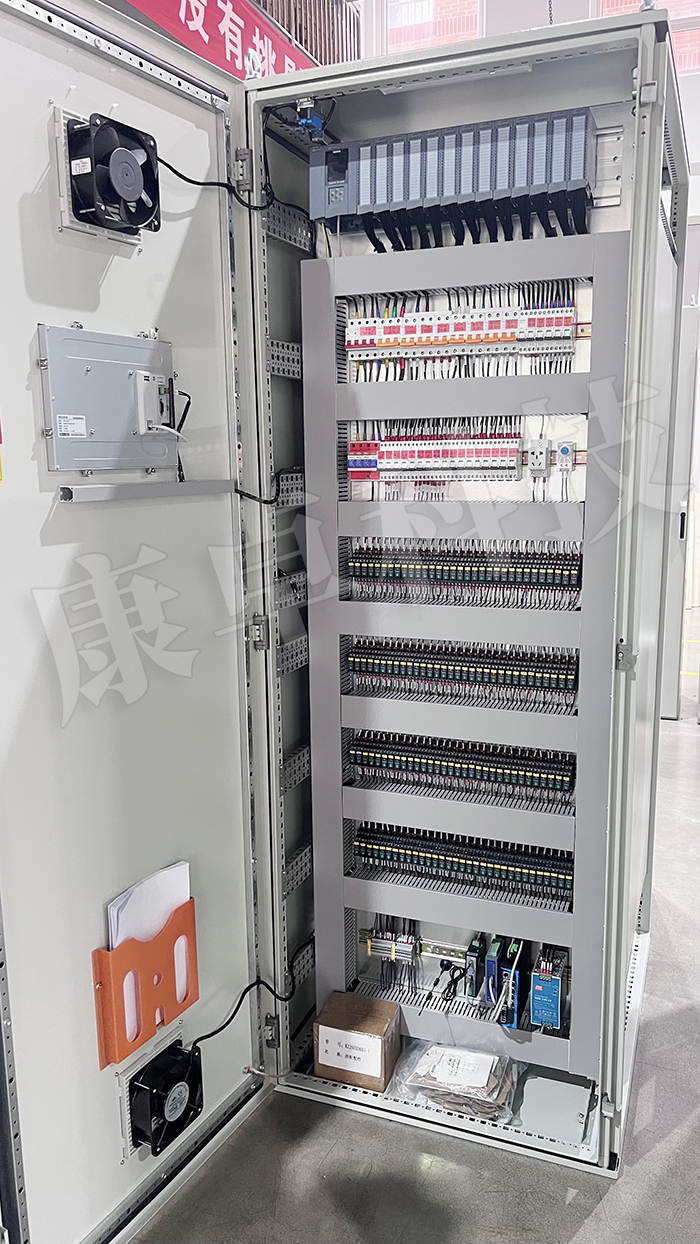 Kangzhuo potenzia la produzione di birra intelligente con armadi di controllo PLC personalizzati.
