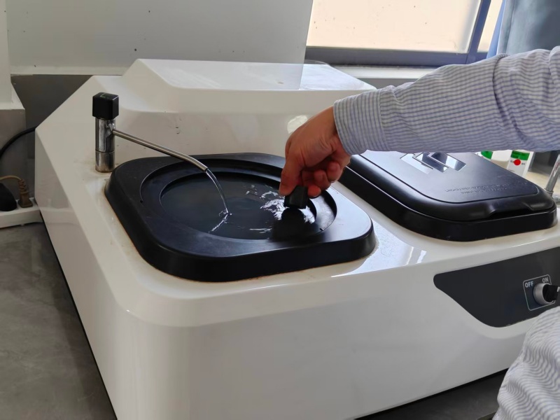 Metallographic polisher