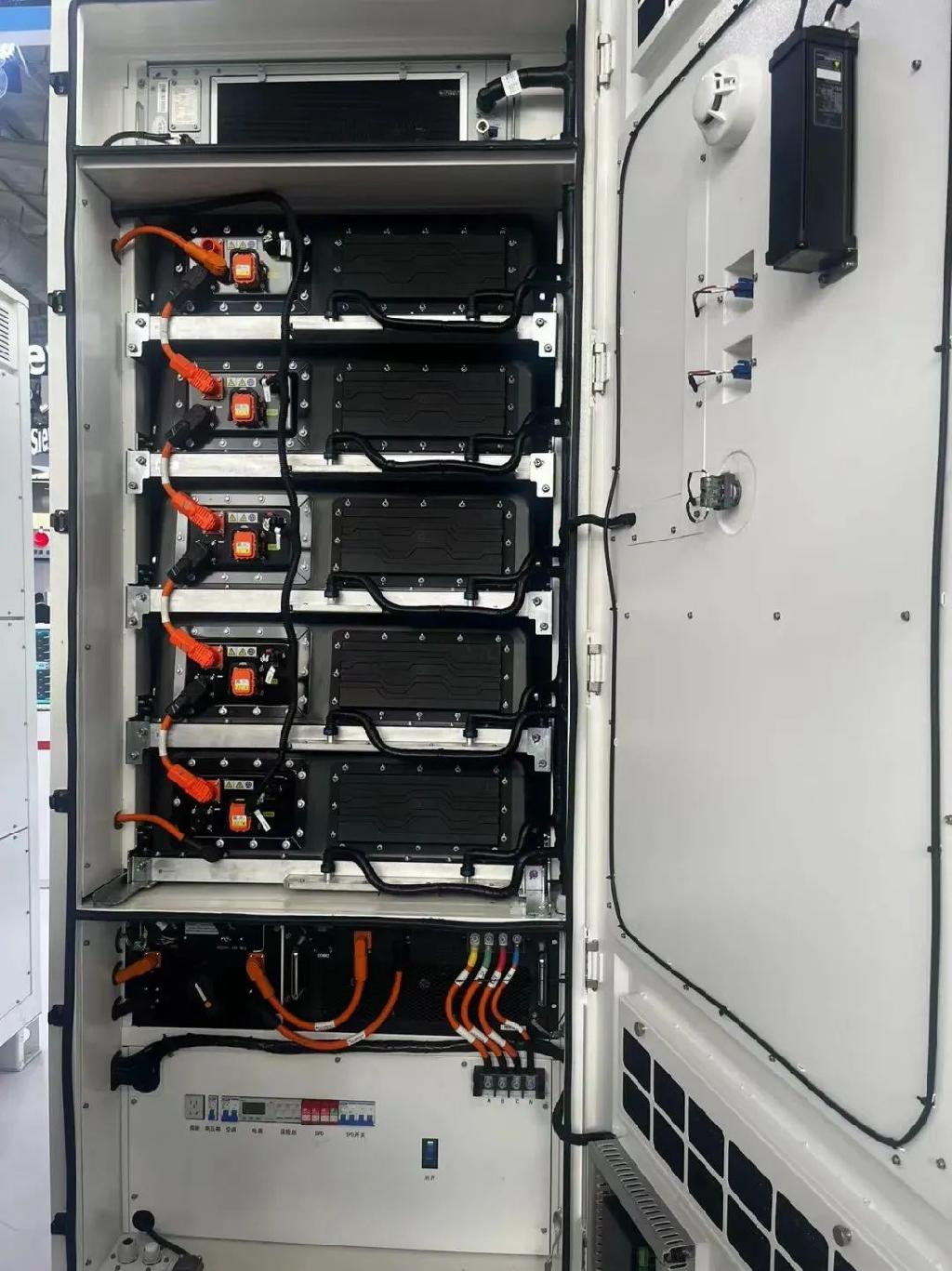 EVO 261KWh with 125KW AC Output Battery Cabinet