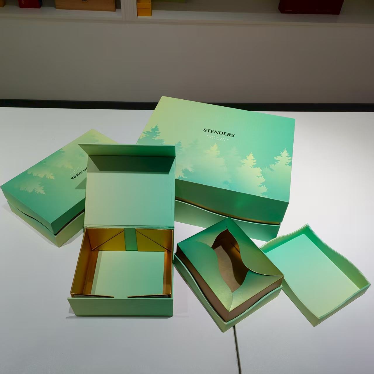 Luxury Magnetic Black Satin Insert Lined Gift Box Paper Box