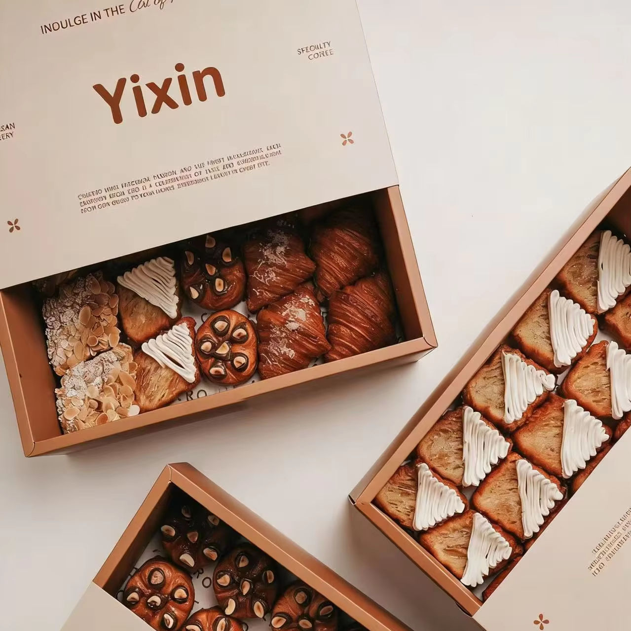 Custom White Card Food-Grade Mailer Box Cake Cookie Packaging Glossy Lamination UV Finish Recyclable Snacking