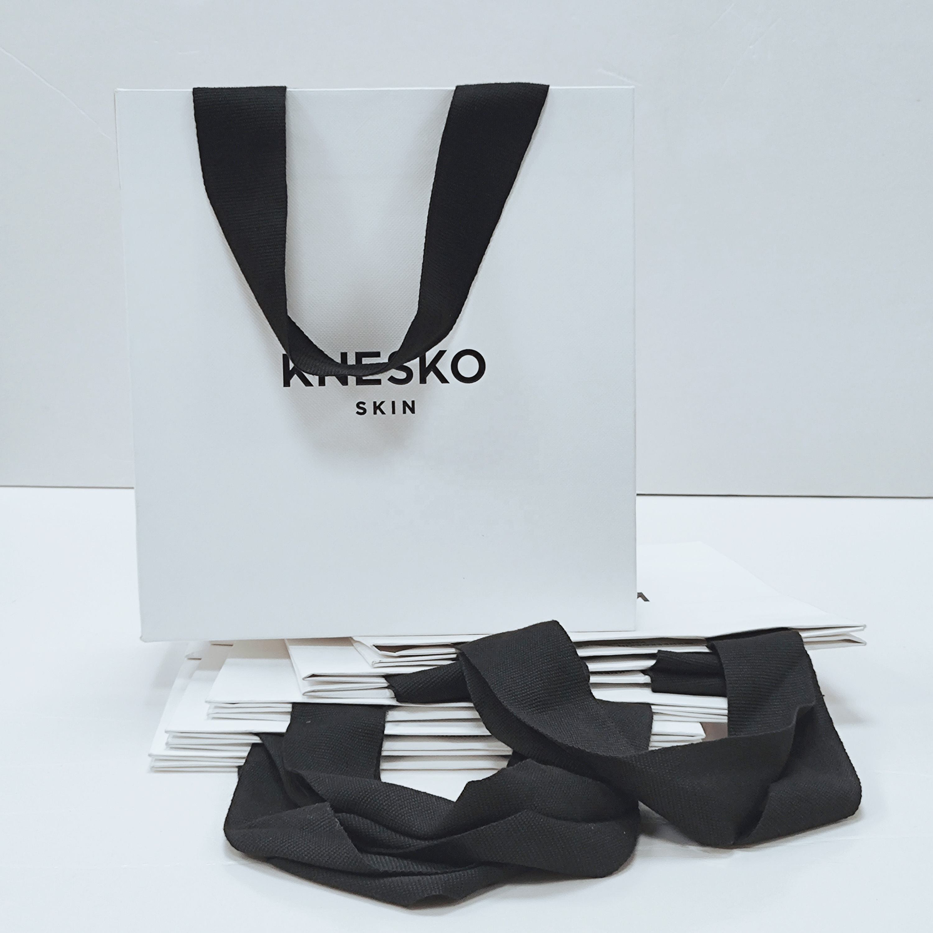 Luxury White Paper Bag With Rope Handle Custom Printed Packaging for Cosmetics Jewelry
