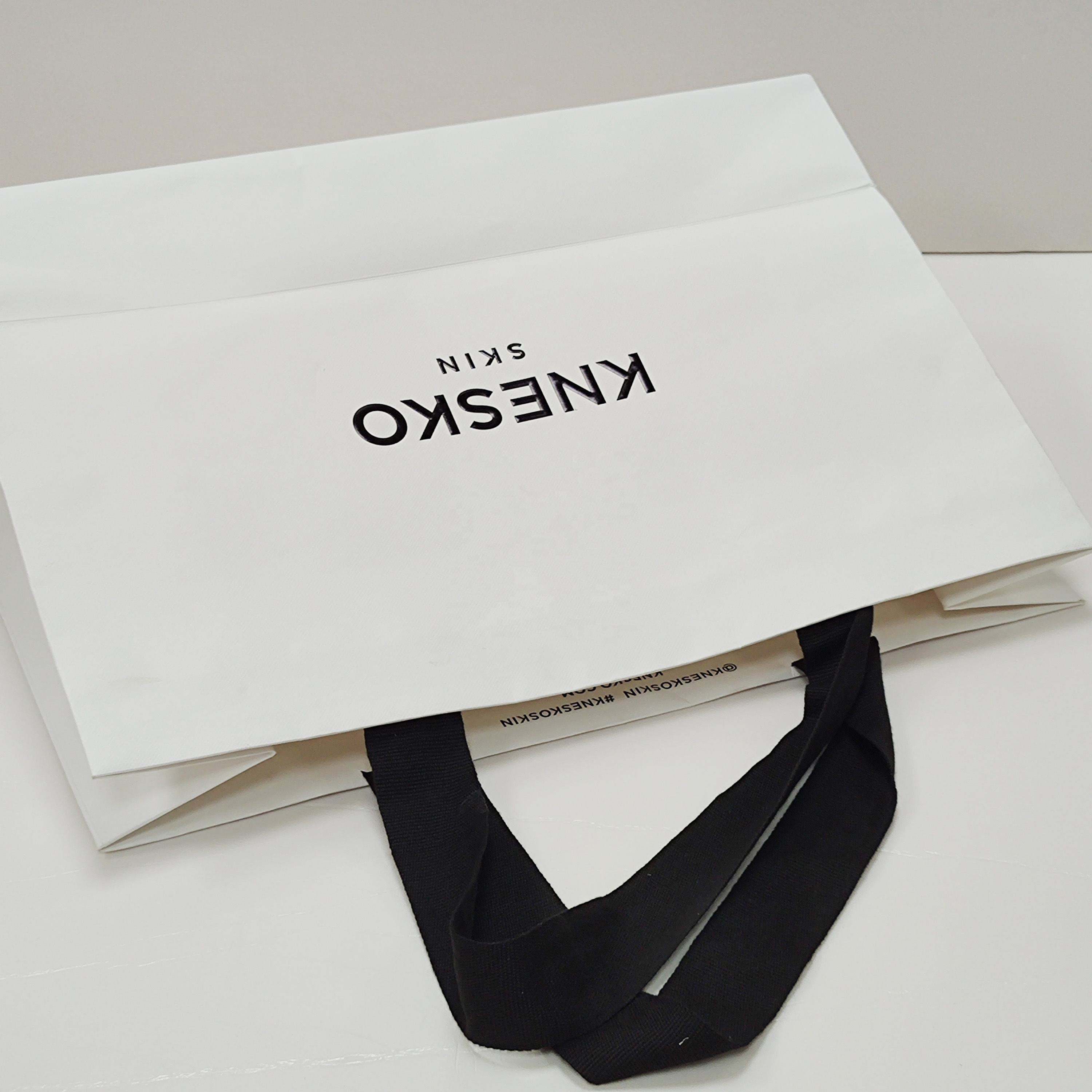 Luxury White Paper Bag With Rope Handle Custom Printed Packaging for Cosmetics Jewelry and Boutique Stores