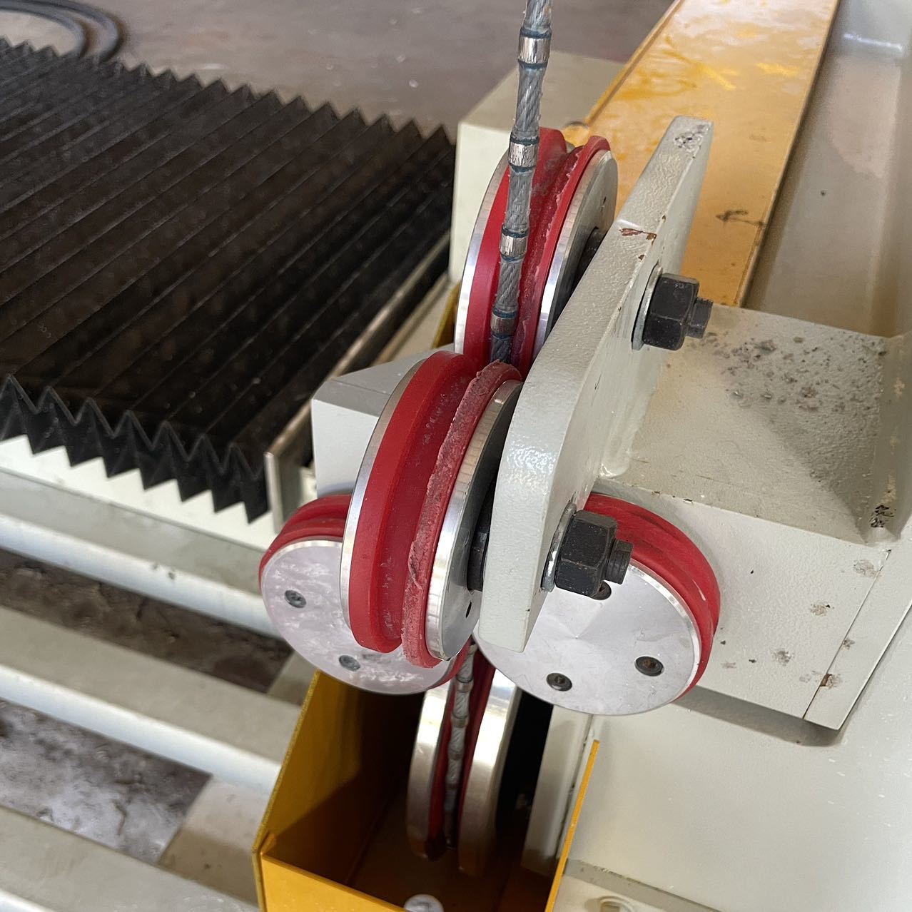 CNC Single Wire Saw Stone Trimming Machine