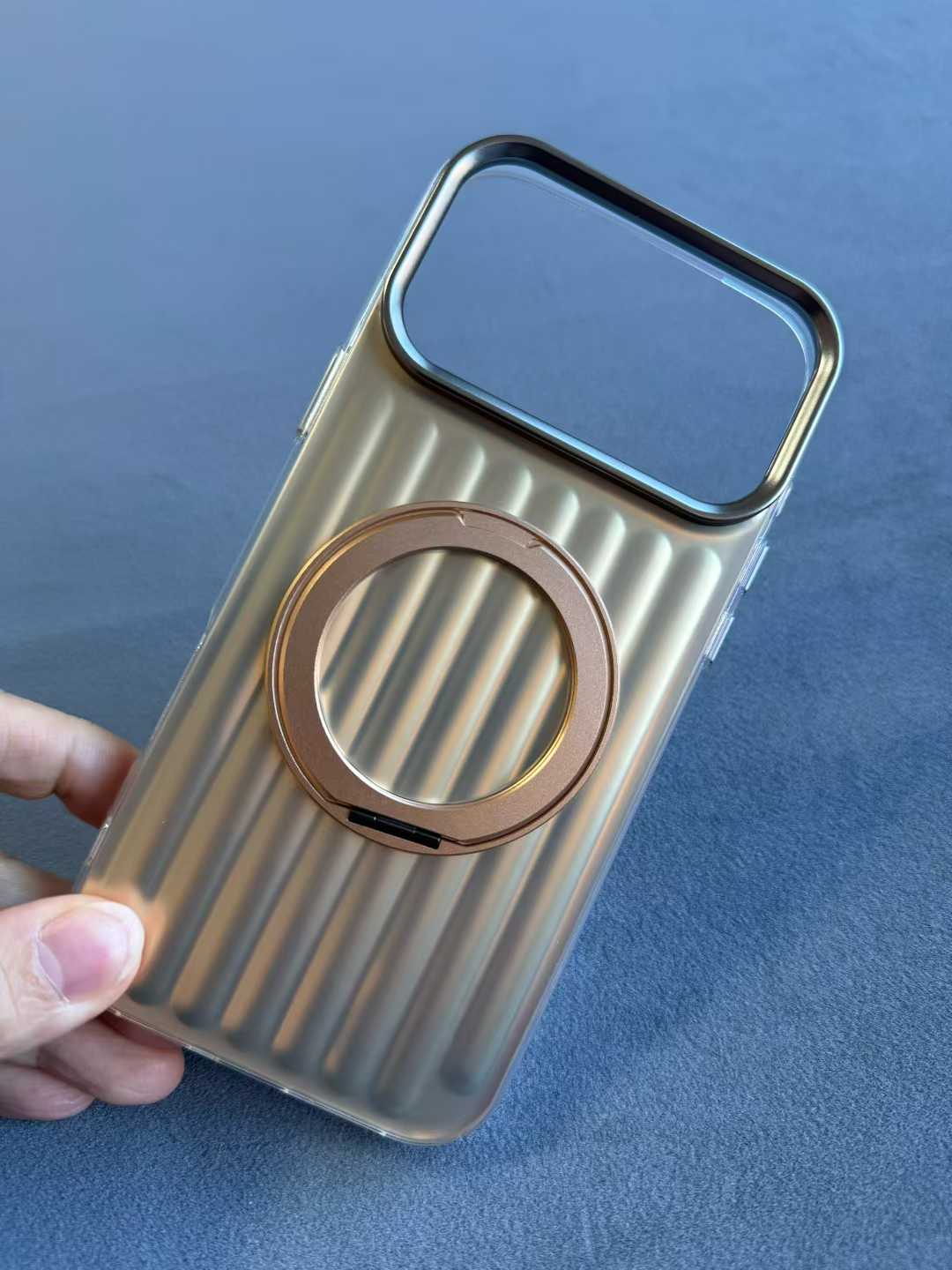 Multifuctional shock-absorbing phone case