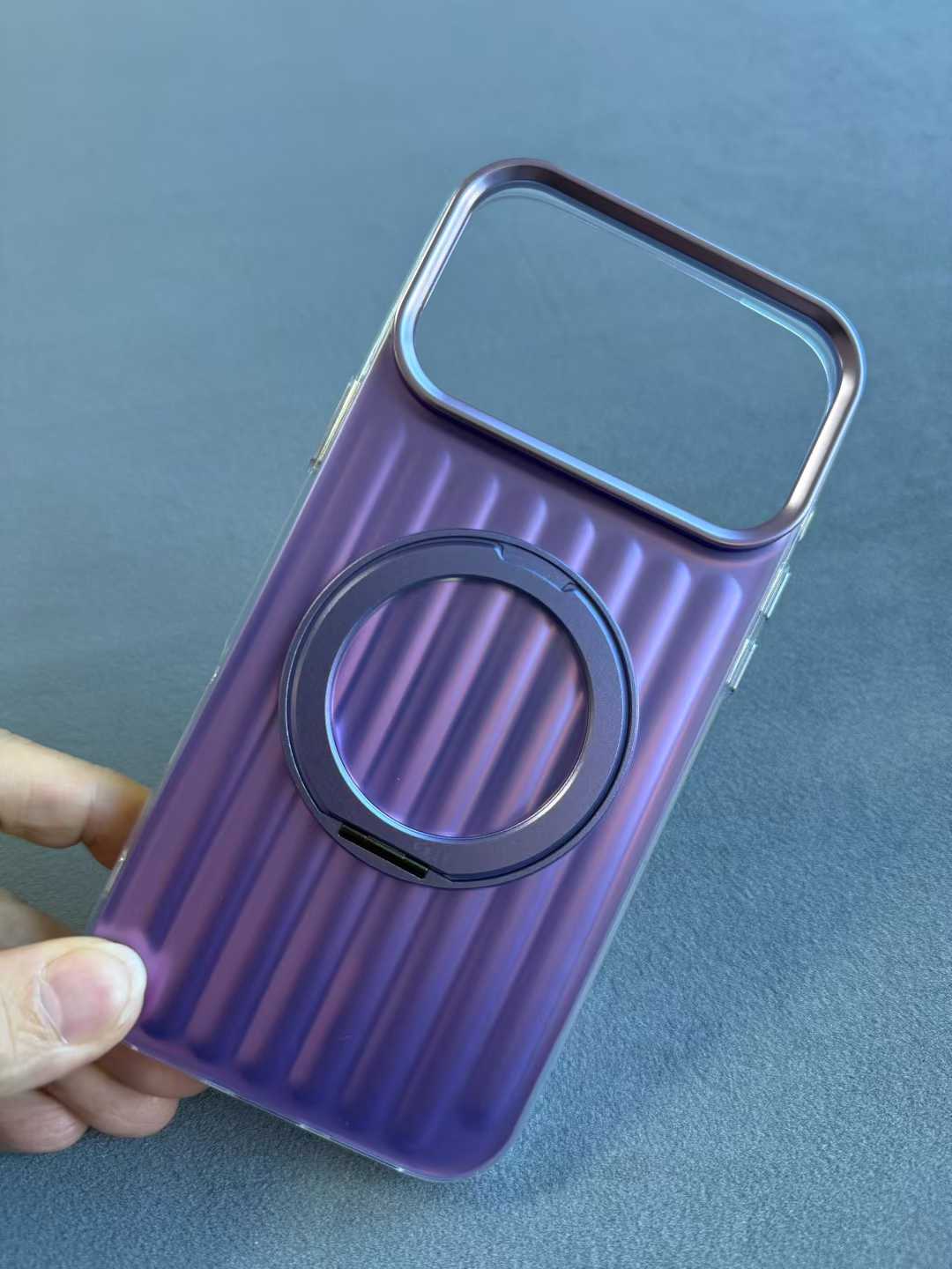 Multifuctional shock-absorbing phone case