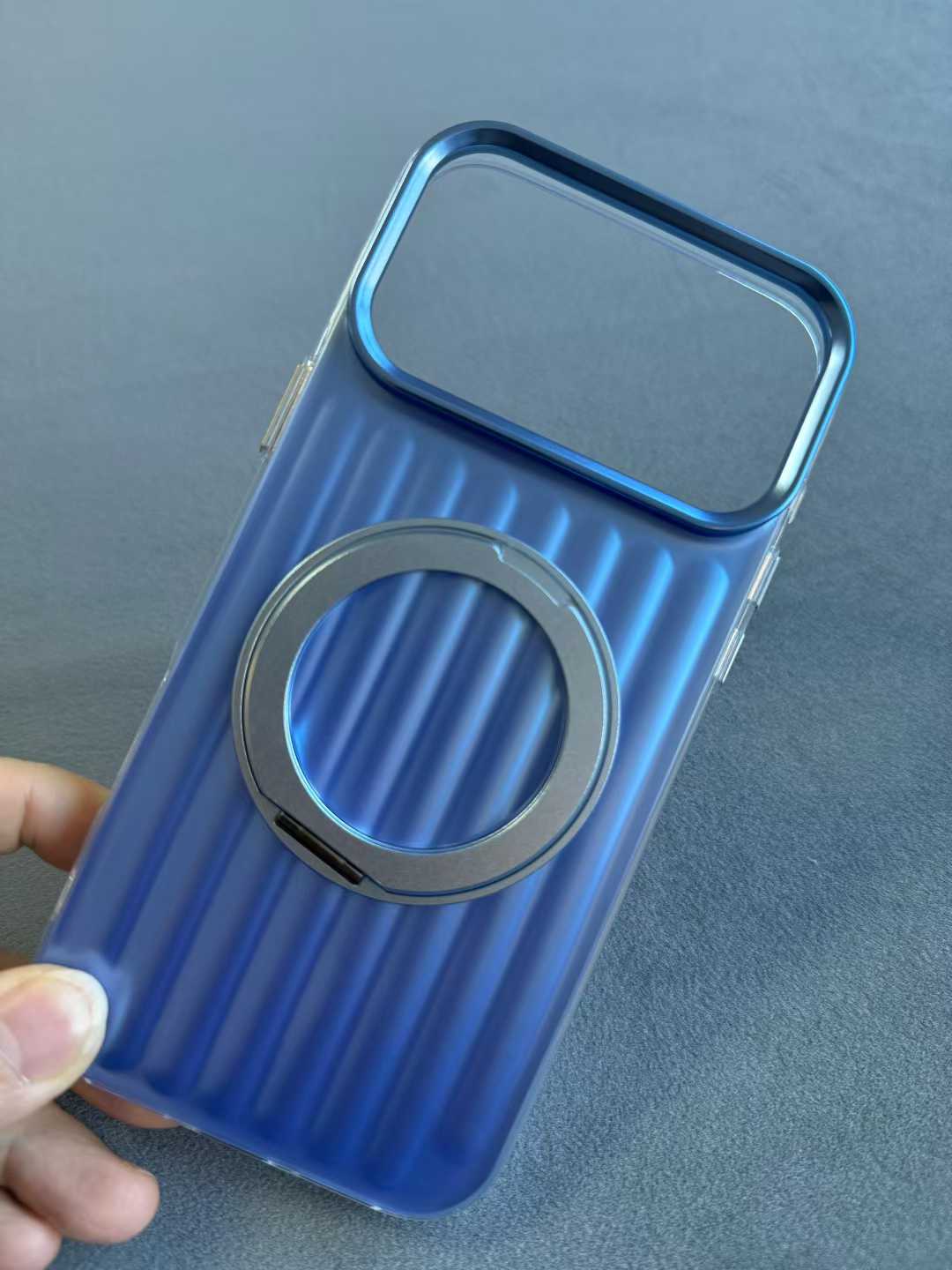 Multifuctional shock-absorbing phone case