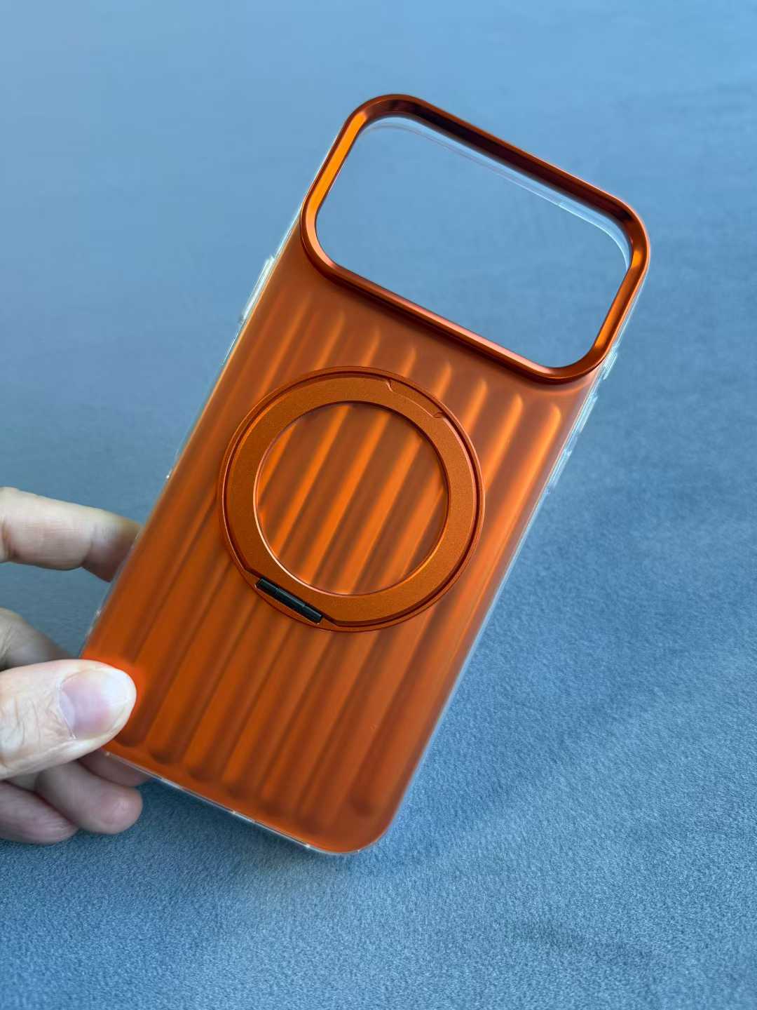 Multifuctional shock-absorbing phone case