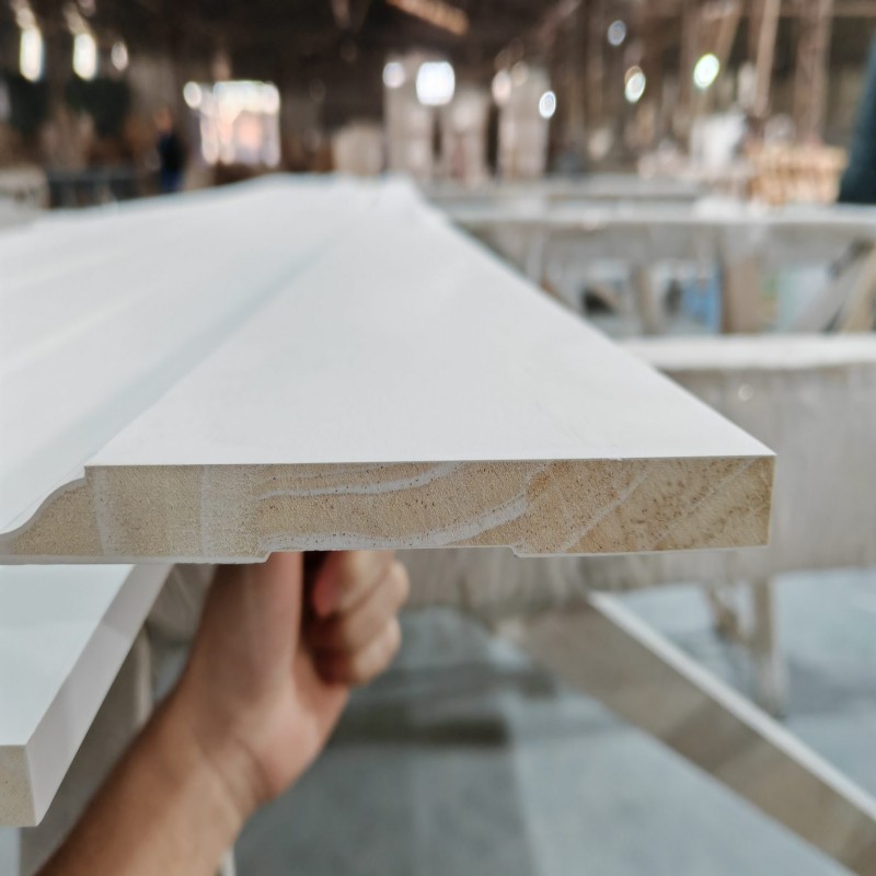 Finger Jointed Pine Baseboard Moisture Resistant Wood Moulding