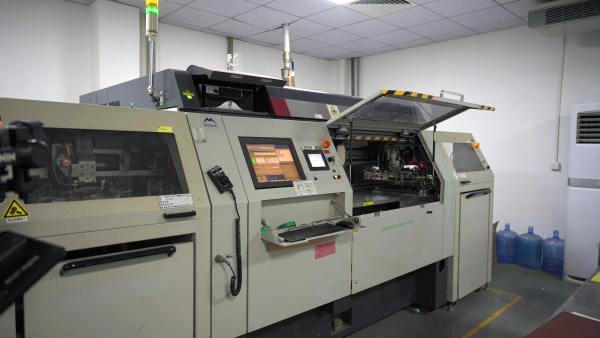 Laser tramite macchina perforatrice