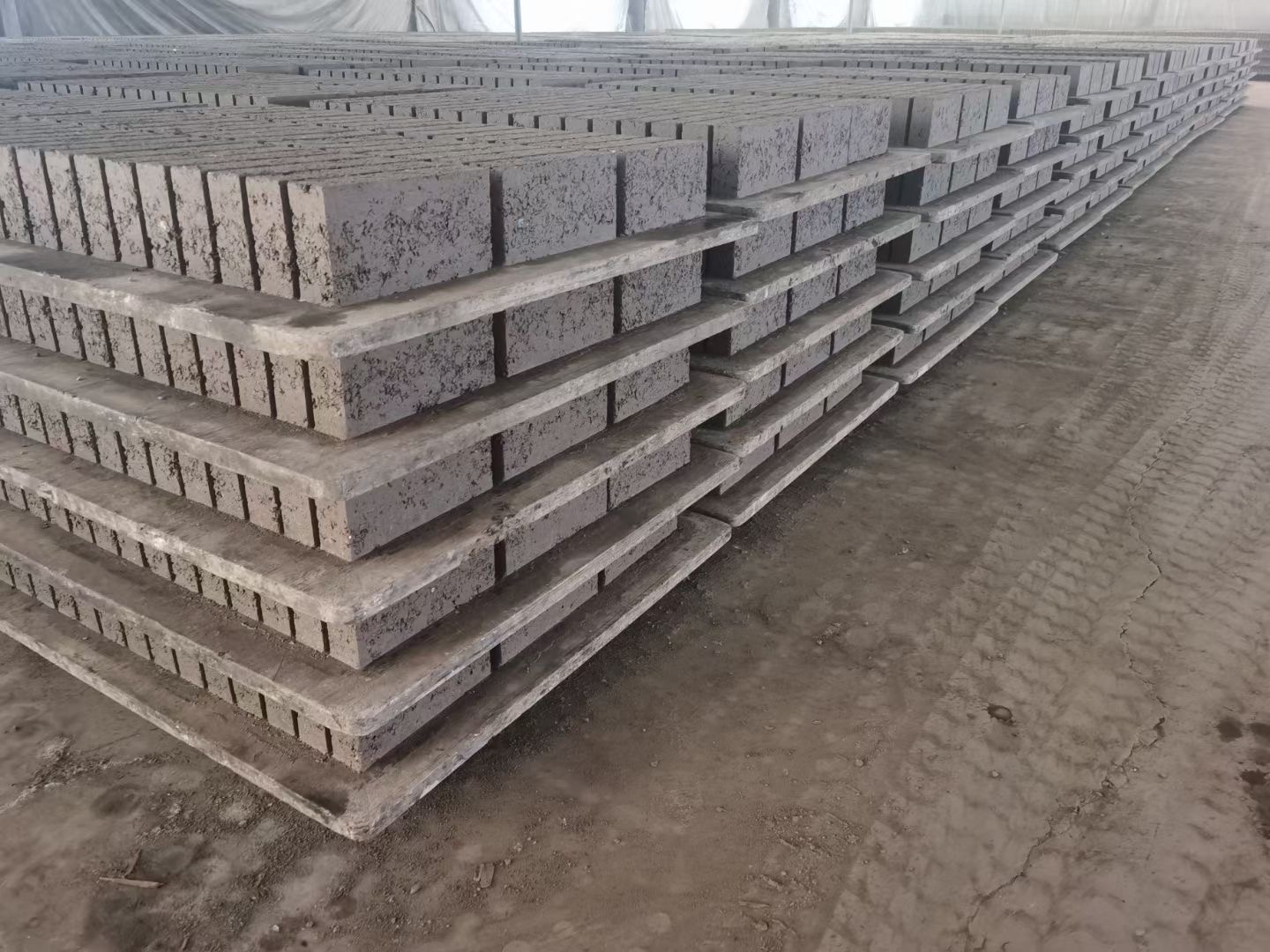 70% White GMT Pallet for Blocks Machine | Reduce Rejection 30% | 10+ Years Life