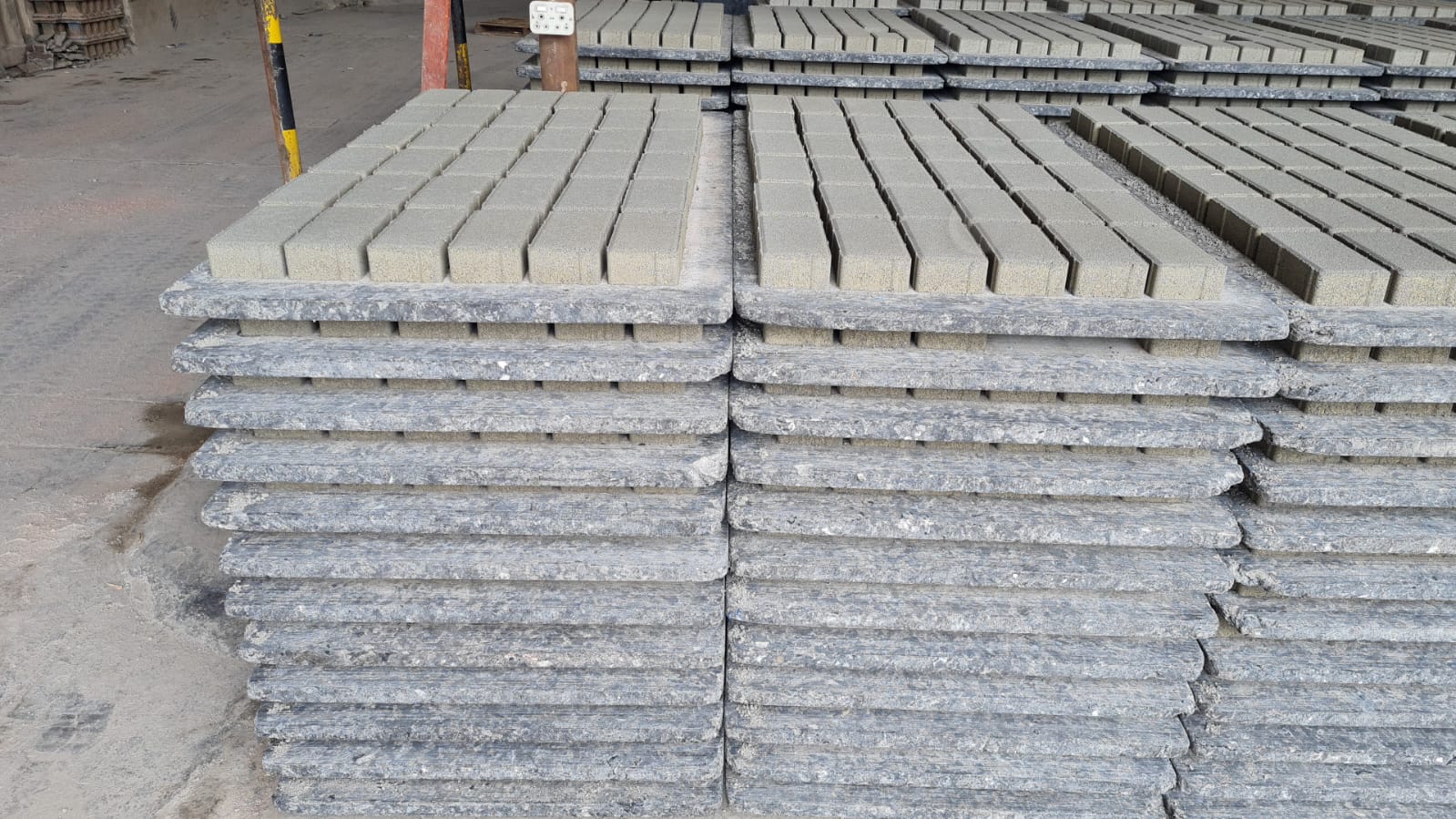 block-machine-pallet.jpg block-machine-pallet.jpg