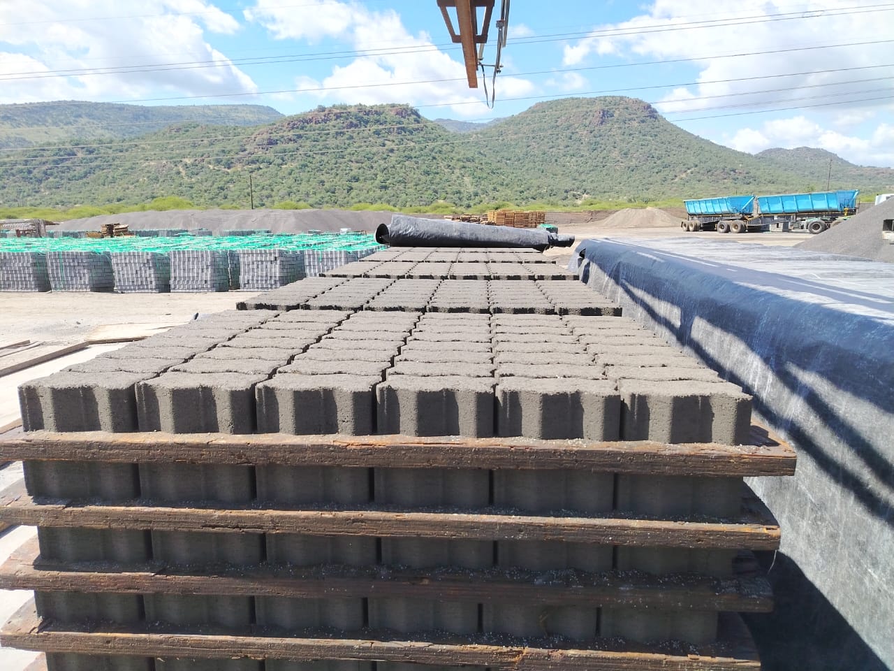 wooden-block-machine-pallet.jpg