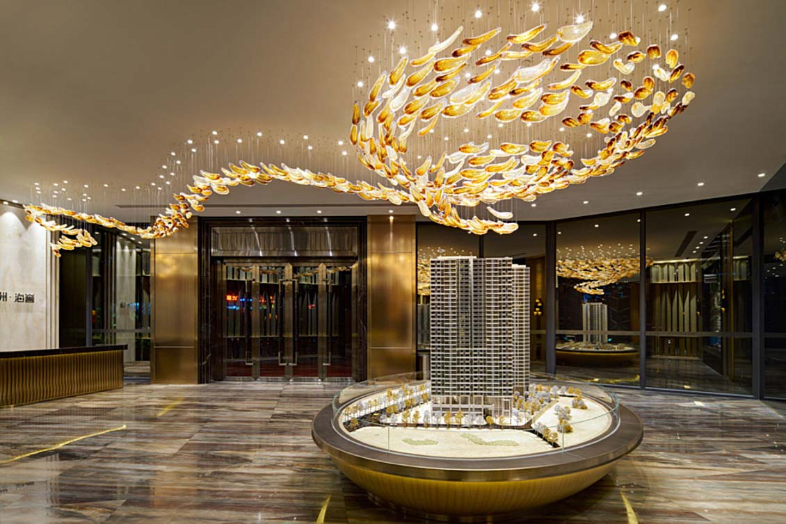 Amber Gold Glass Streamlined Art Chandelier Amber Gold Glass Streamlined Art Chandelier