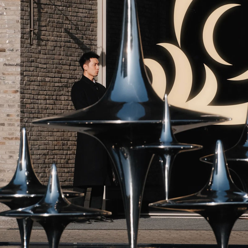 S-068-08-D008 Mirror-Metal Top Cluster Art Installation