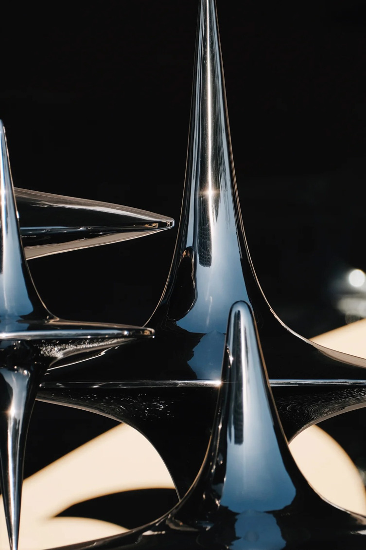 Mirror-Polished Stainless Steel Top Installations Mirror-Polished Stainless Steel Top Installations