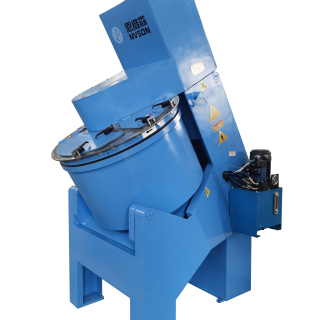 Schräg angeordneter, dichter Intensivmischgranulator