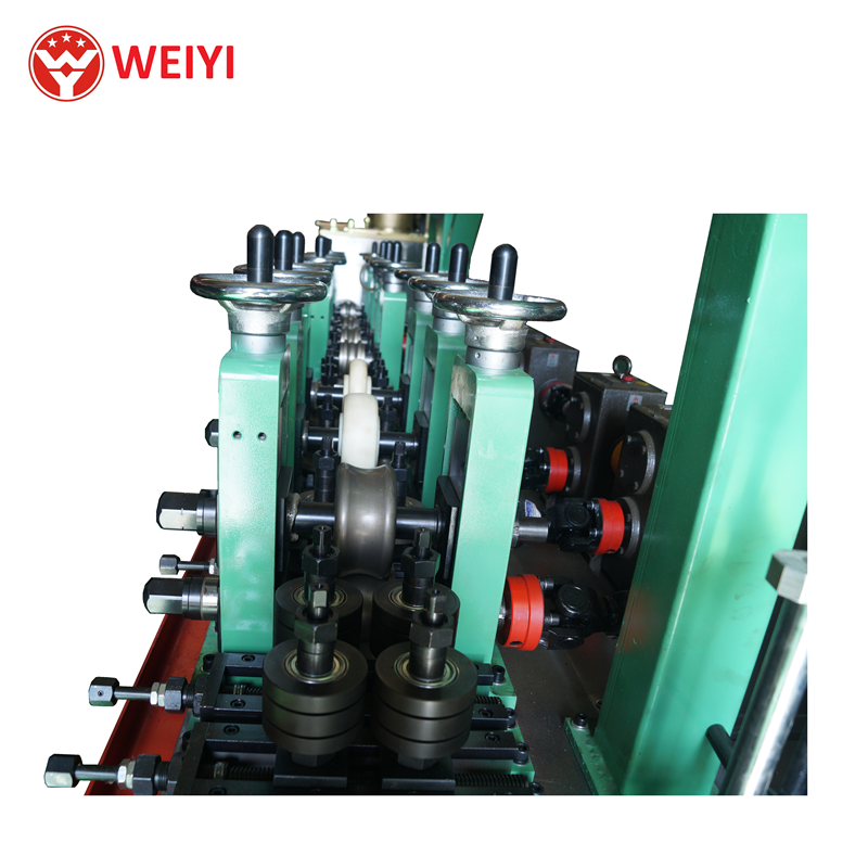 Steel and iron pipe making machine
