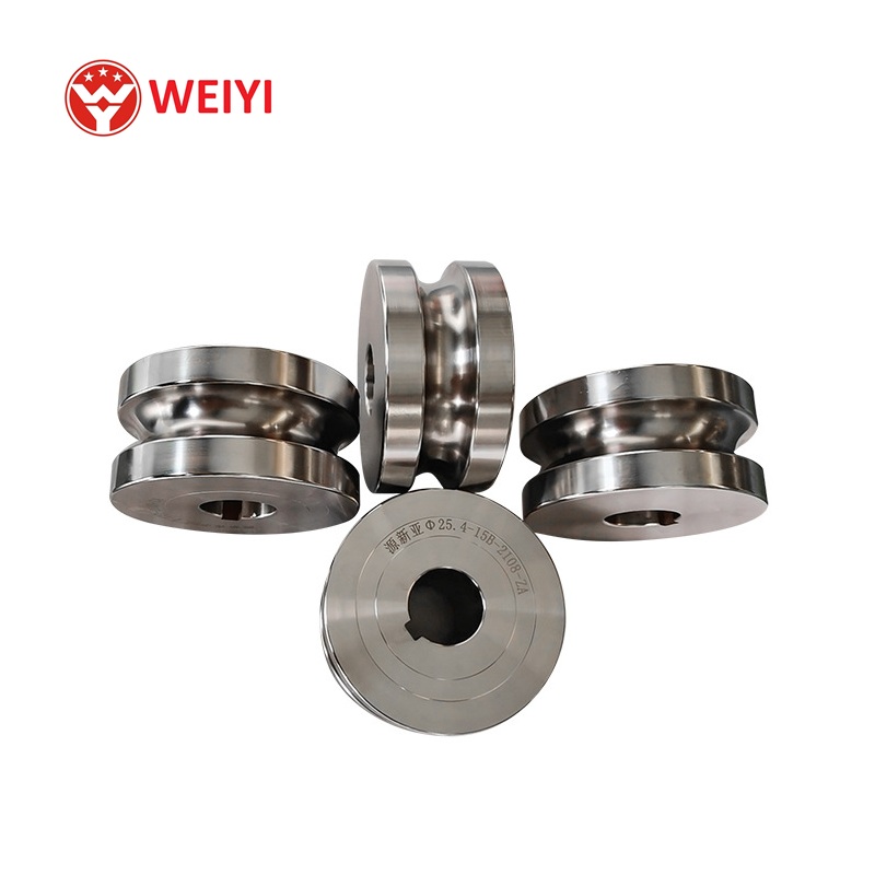 Roller for pipe mill