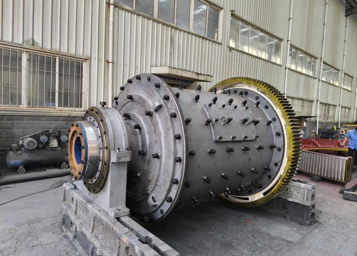New Grid-Type Ball Mill Rolled Off the Production Line