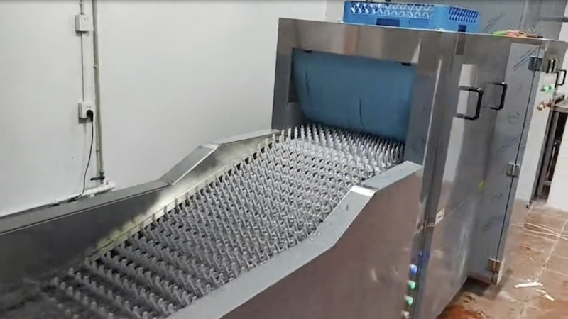 flight conveyor dishwasher