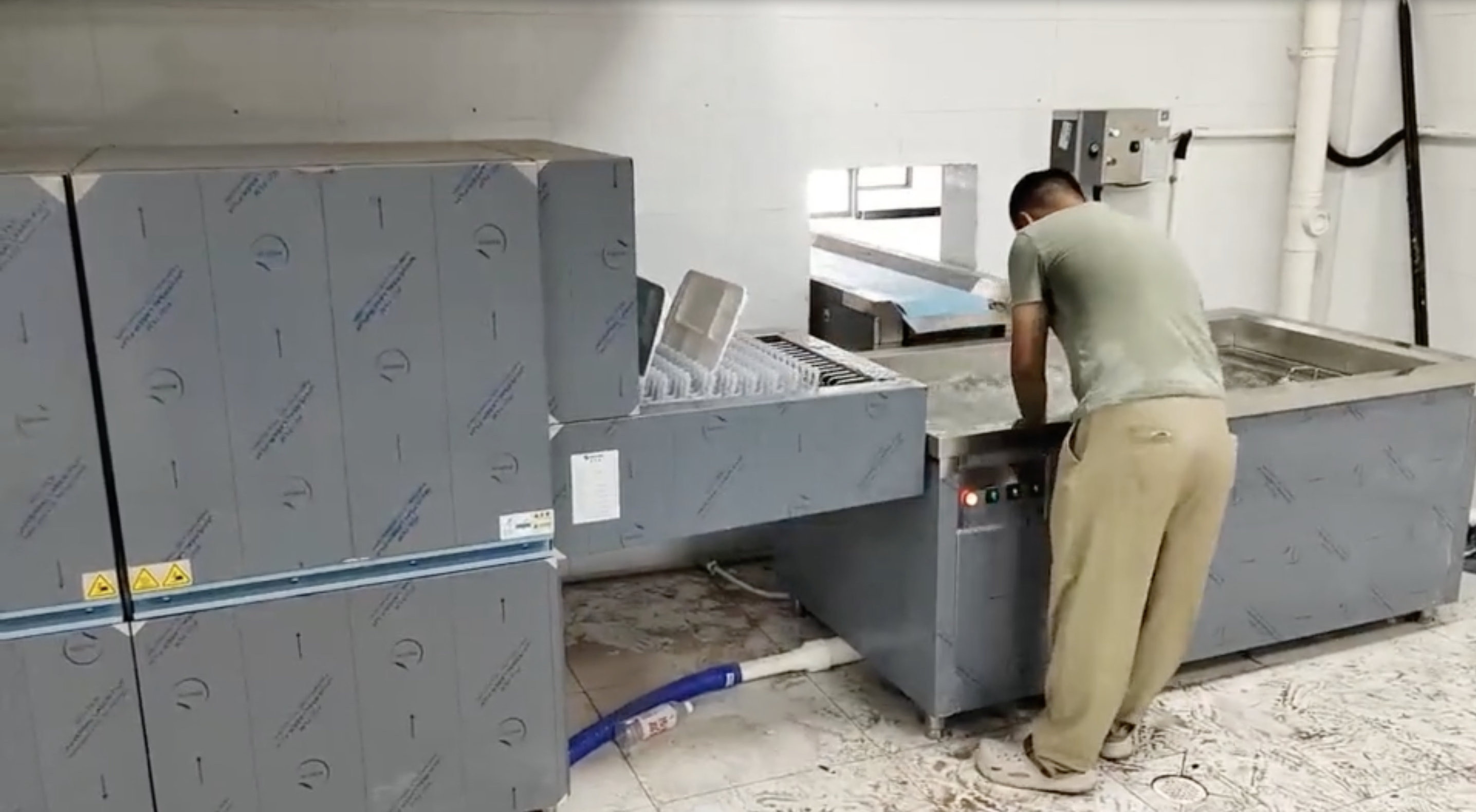flight conveyor dishwasher