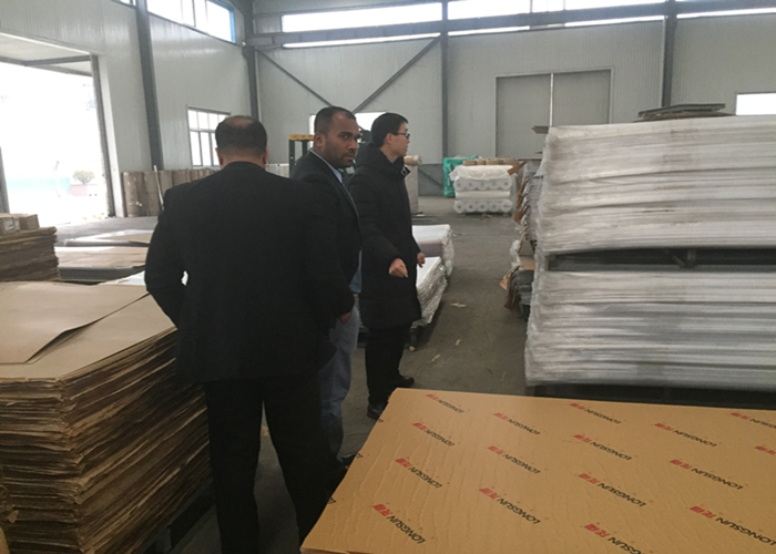 Foreign customers visit the factory