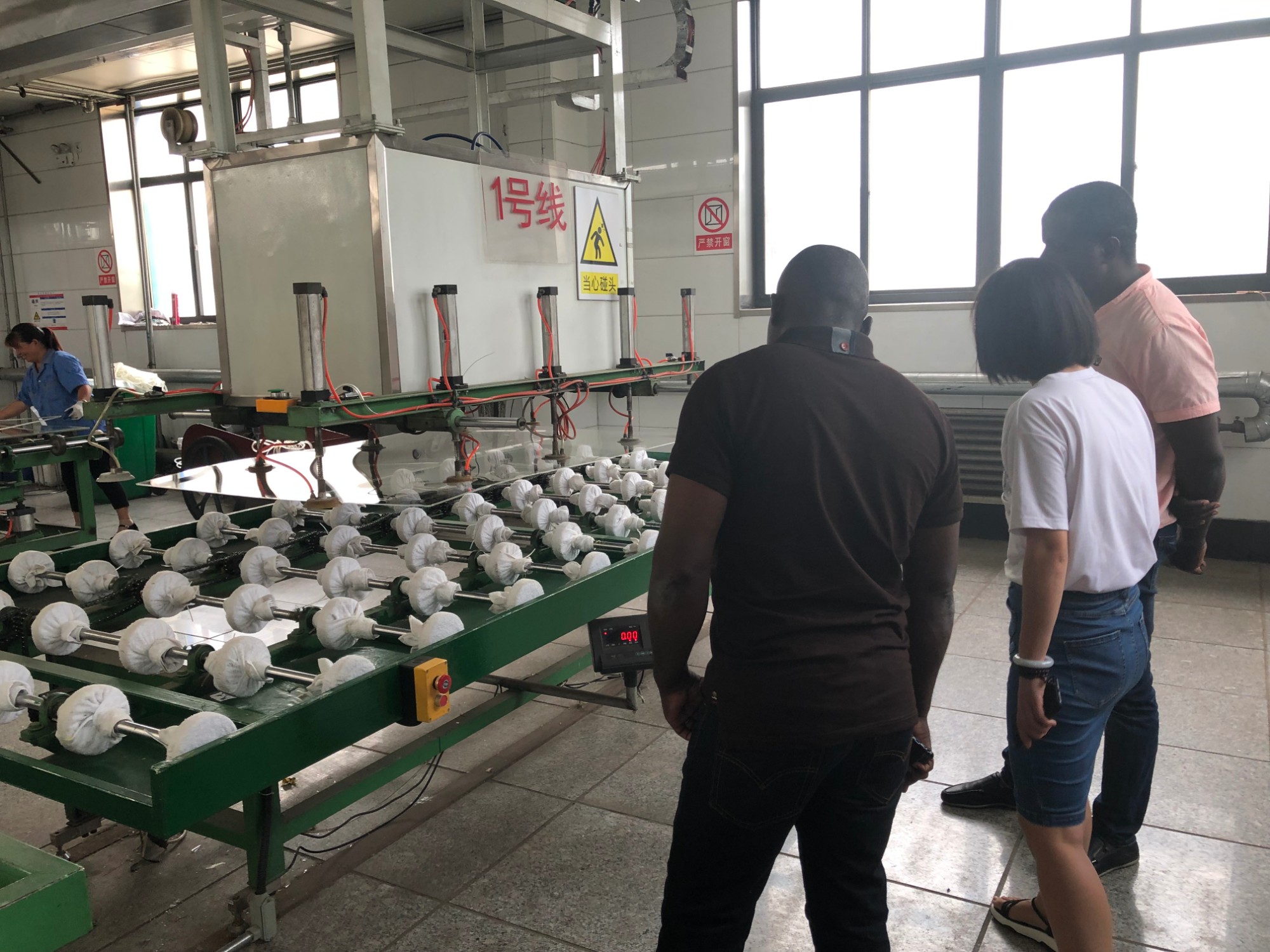 Customers come to visit the factory