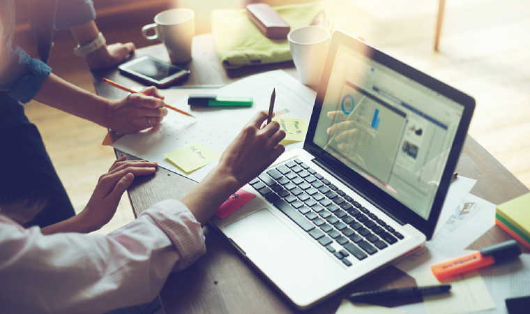 Naviga attraverso l'oceano blu dell'elettricità, la brezza primaverile nel mercato del sud-est asiatico