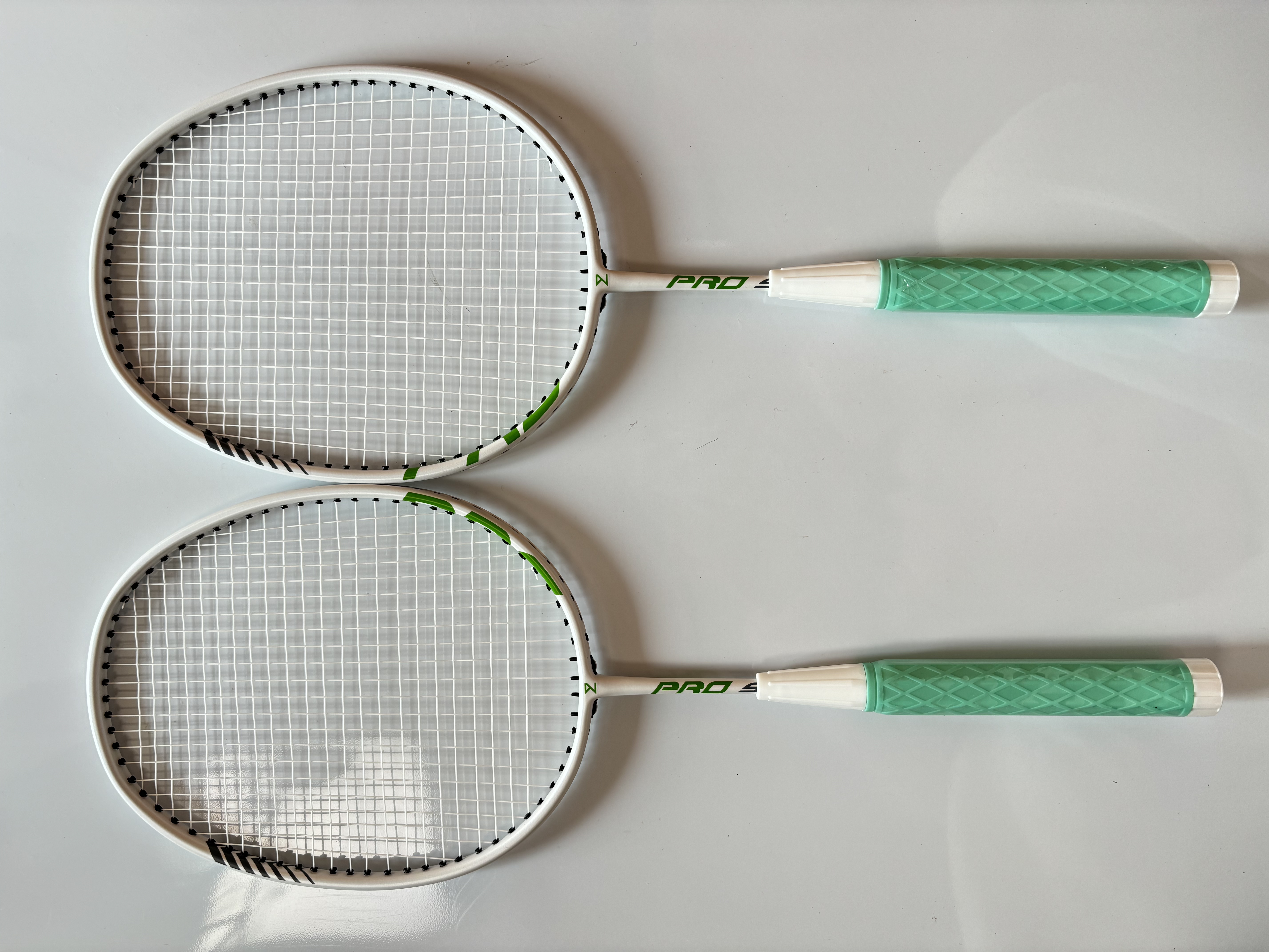 Hot sales for one piece adjustable badminton racket